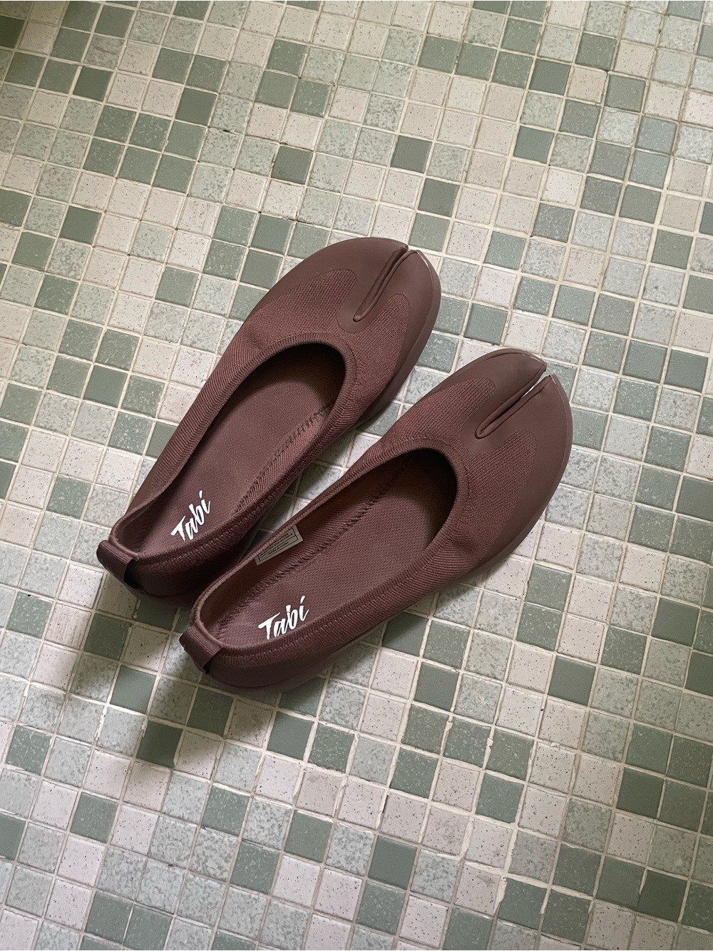 Tabi Split-Toe Women’s Flats — Chocolate Brown